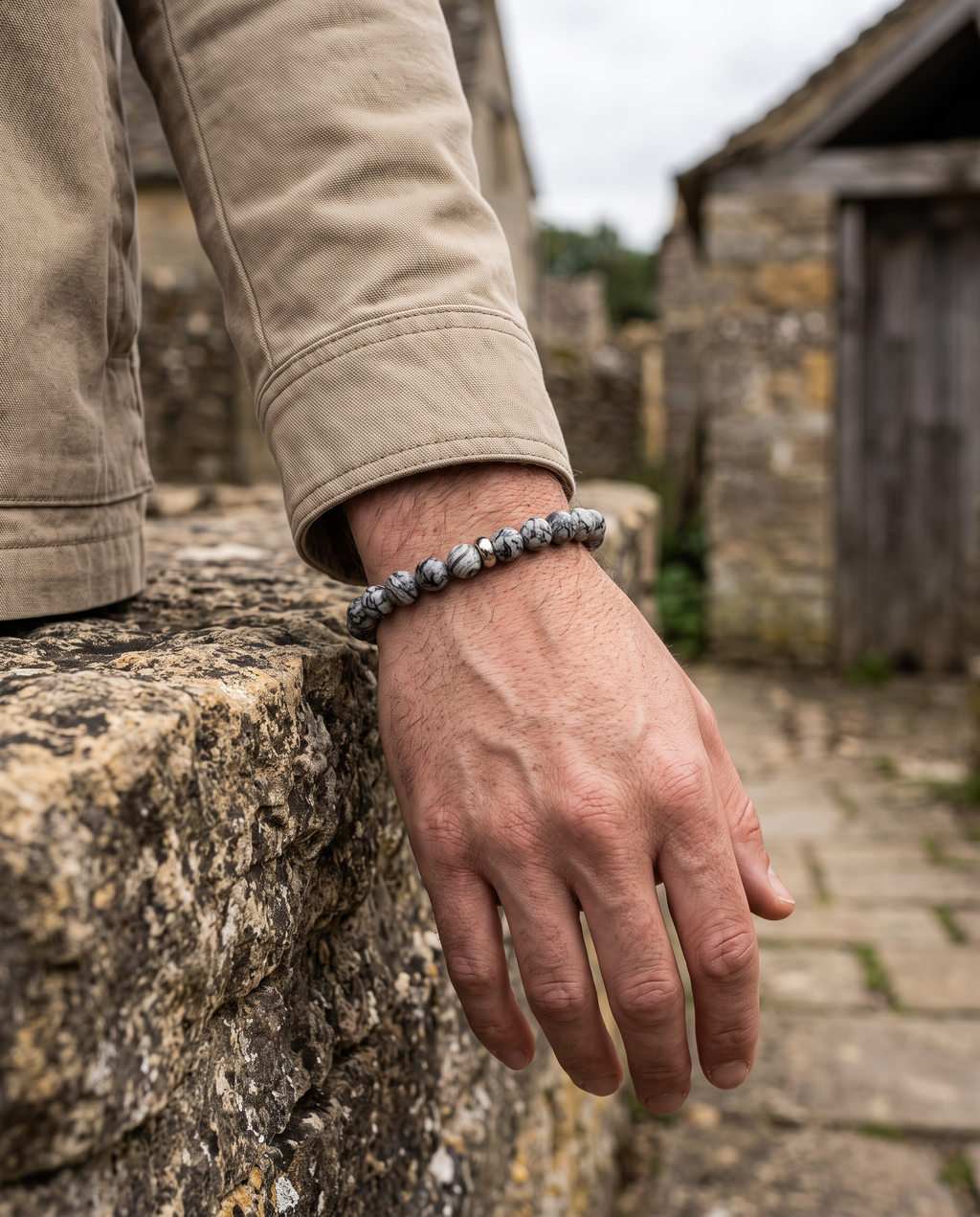 Man wearing the Sarveni Terra landscape jasper bracelet